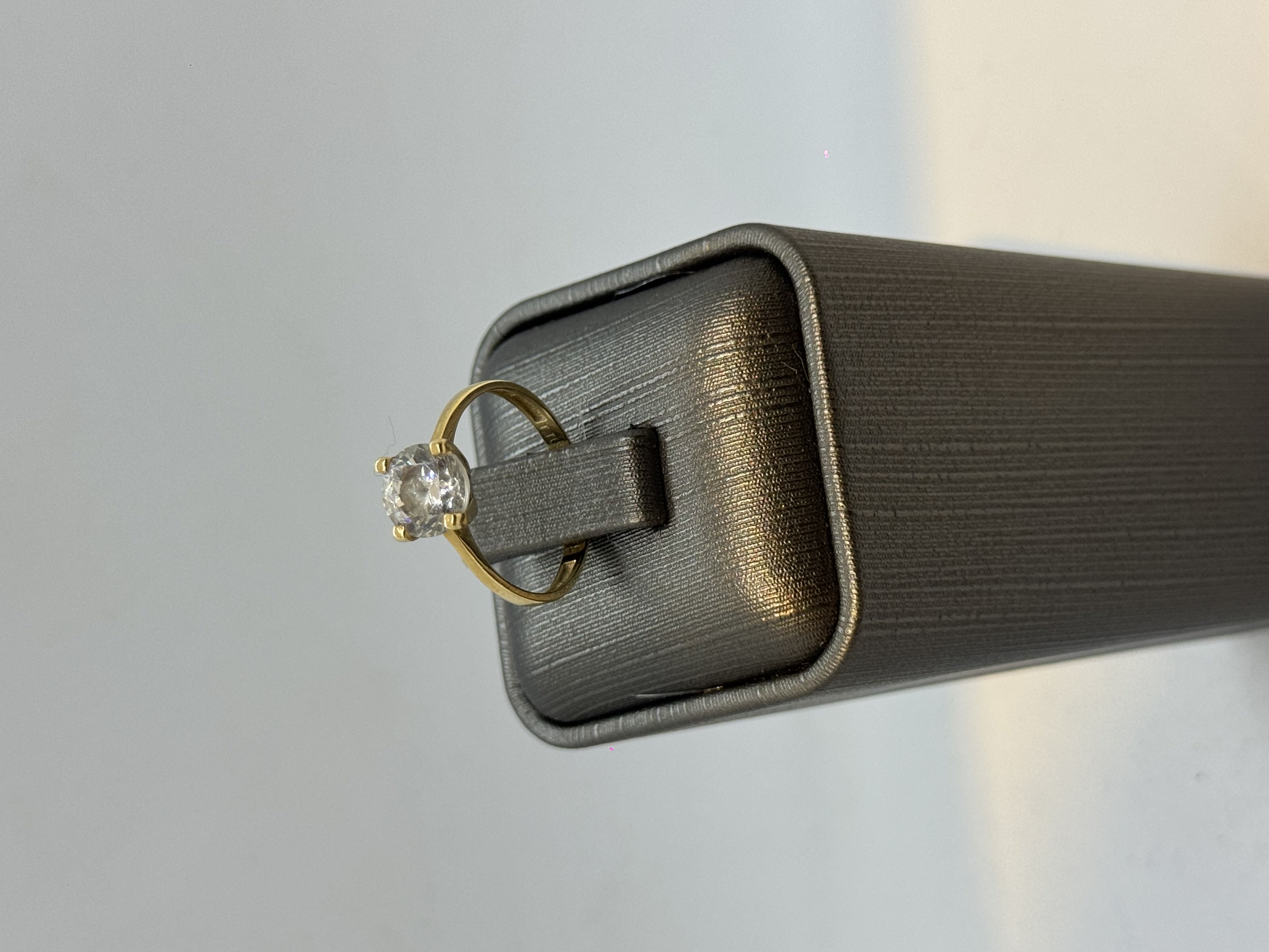 2.38 Gram 14 Ayar Tektaş Yüzük